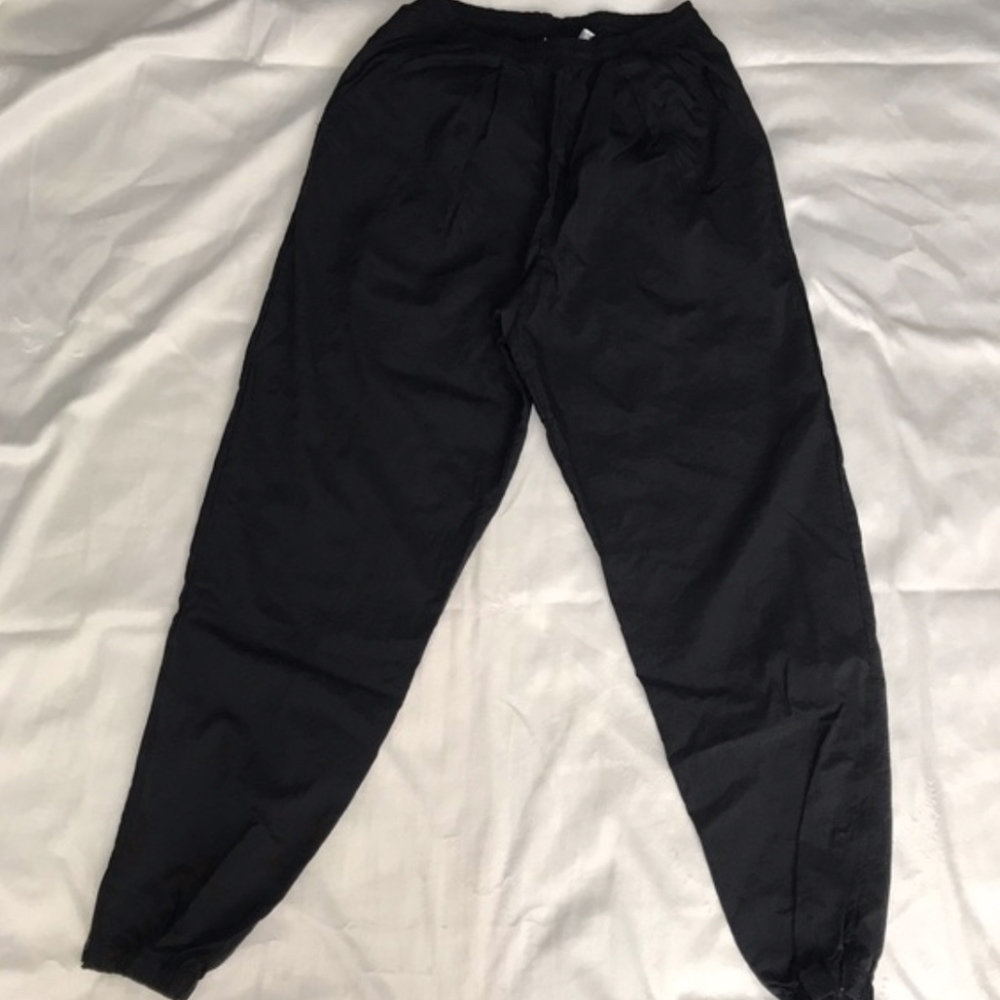 🔥🔥VINTAGE NIKE NYLON SWEATPANTS 🔥🔥